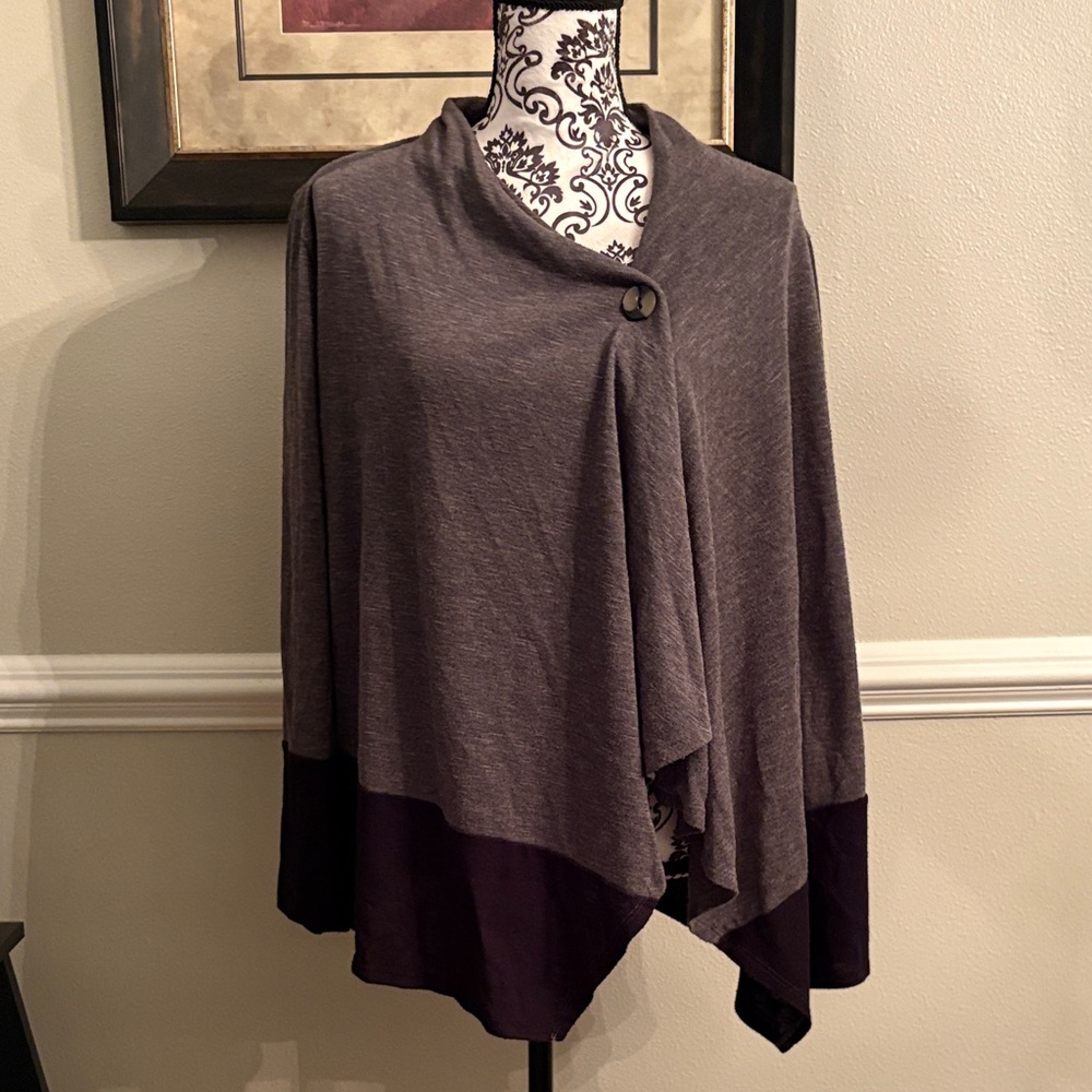 Women's Two-Tone Buttoned Cardigan
